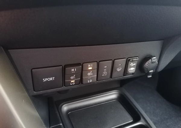 Toyota RAV4 cena 61800 przebieg: 241000, rok produkcji 2014 z Brodnica małe 326